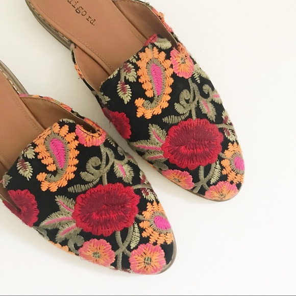 Indigo Rd. Embroidered Floral Mule Black Loafer - Picture 4 of 13